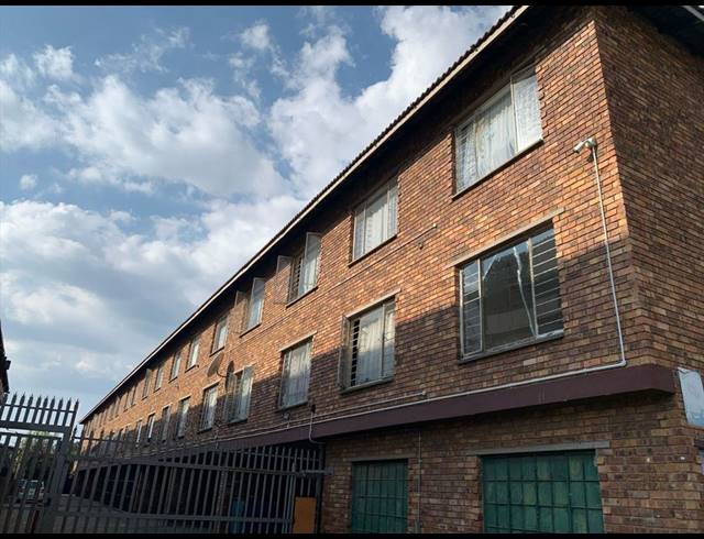 2 BEDROOM APARTMENT FOR SALE IN KEMPTON PARK CENTRAL